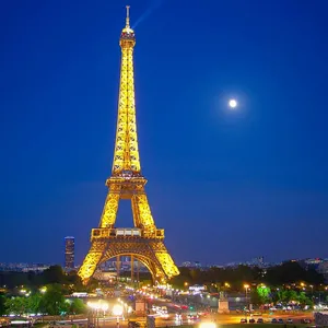 Tour Eiffel reflet eau Trocadero Paris romantique