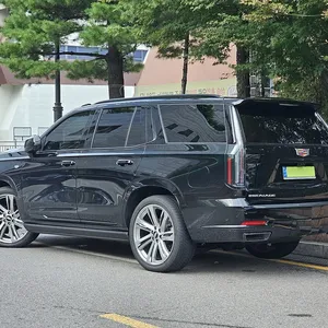 Cadillac Escalade noire SUV premium vue laterale