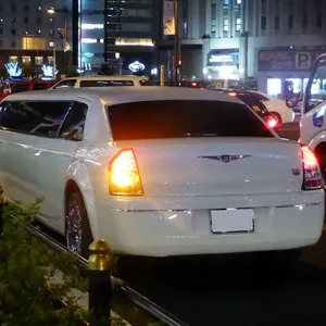 Chrysler 300C limousine nuit soiree Paris
