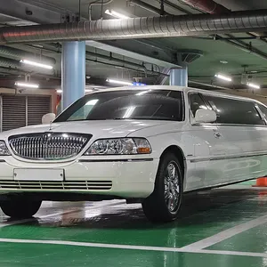 Lincoln Town Car limousine blanche vue arriere Paris