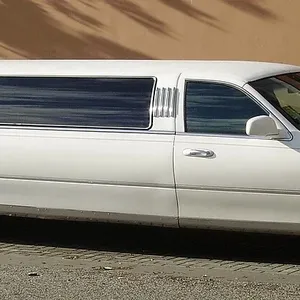 Lincoln Town Car stretch limousine luxe avec chauffeur